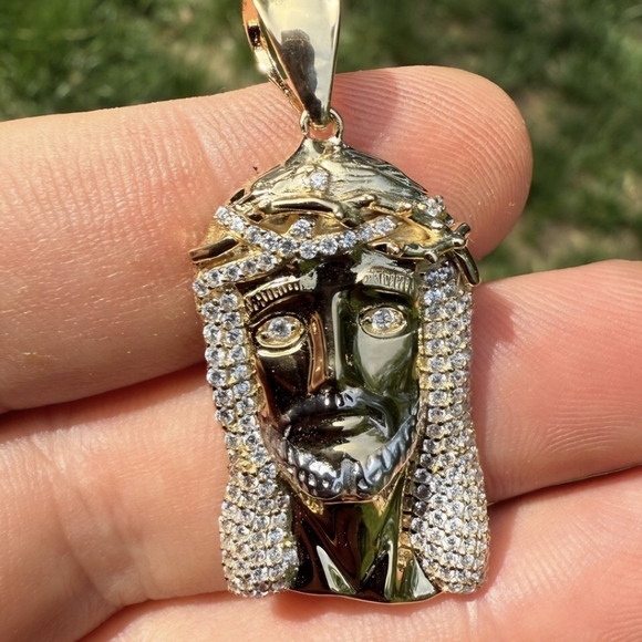 Jesus Piece Outline Hip Hop Pendant - 14k Gold Over Vermeil 925 Sterling Silver - Picture 3 of 7